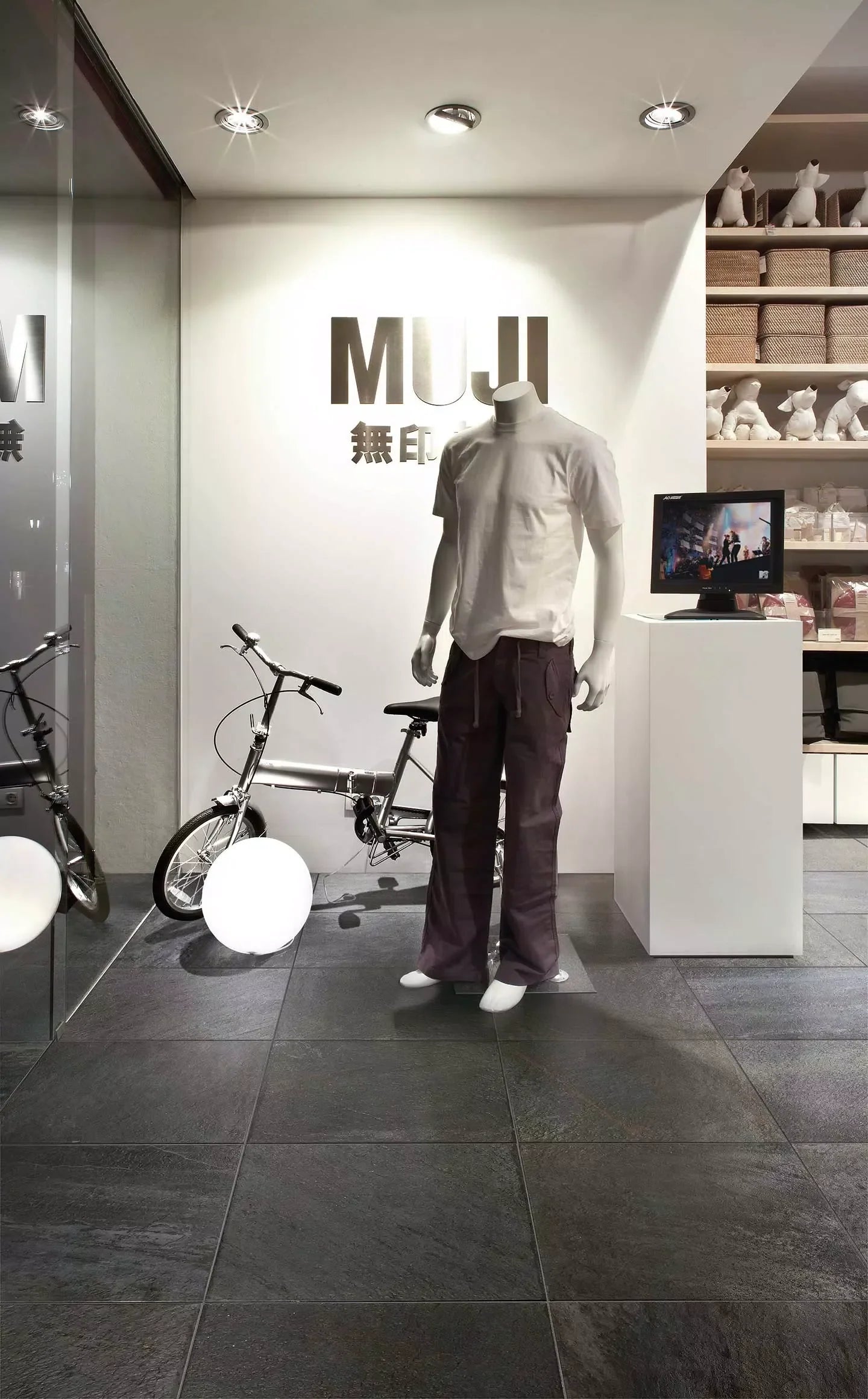 Walks/1.0 Black 40x80 naturale - Gres Porcellanato di Florim - Prezzo solo €32.35! Compra ora su CEGO CERAMICHE