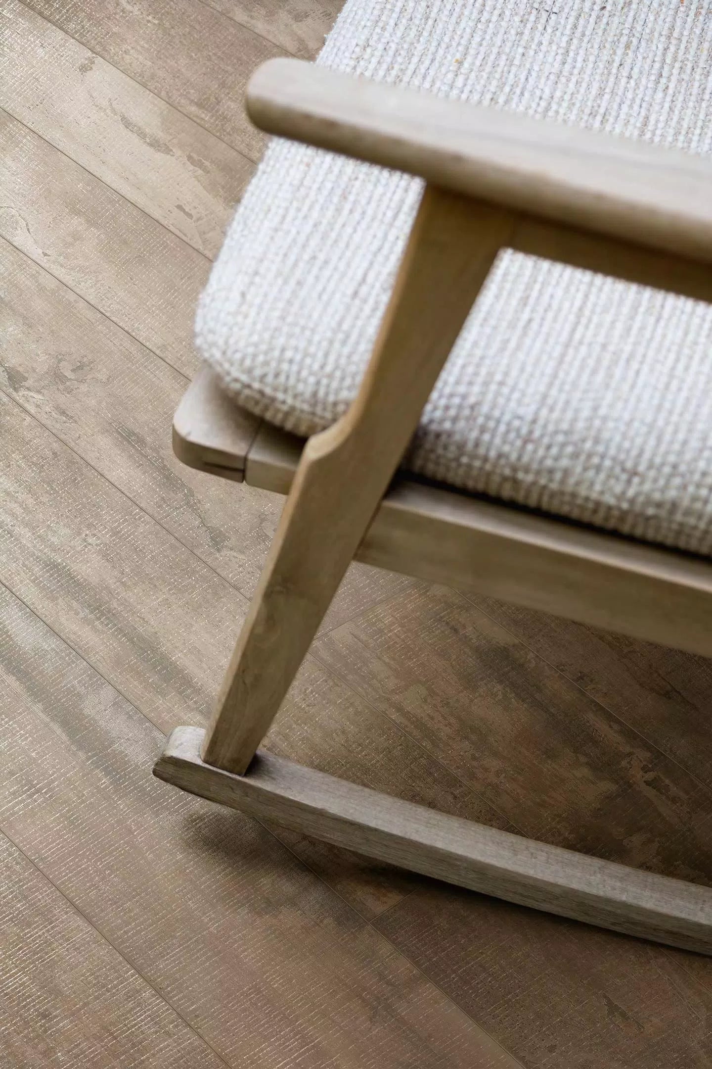 Wooden Walnut 20x120 strutturato - Gres Porcellanato di Florim - Prezzo solo €48.52! Compra ora su CEGO CERAMICHE
