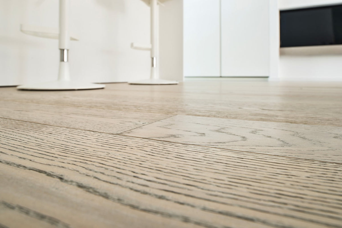 Ambientazione con pavimento parquet in legno naturale