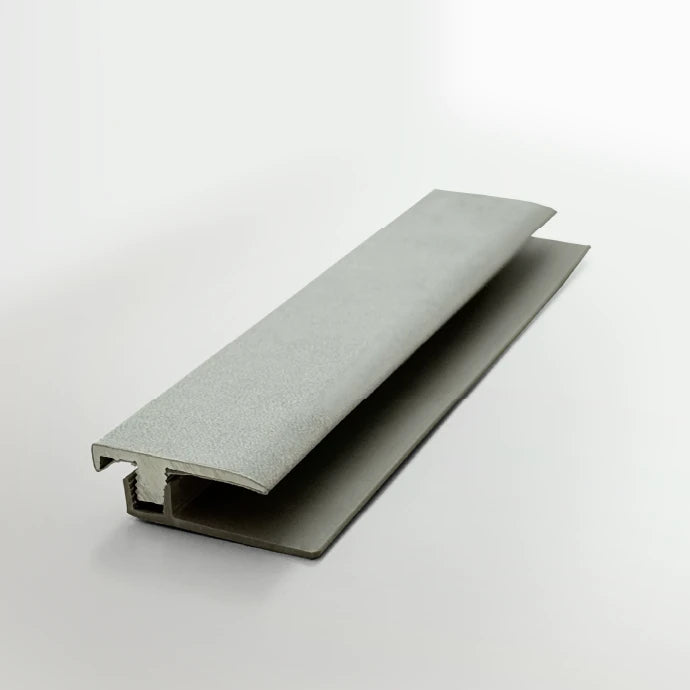 Virag Evolution Profilo perimetrale Rovere Baviera 6073 25x2700 mm barra 2.7 m — immagine tecnica indicativa