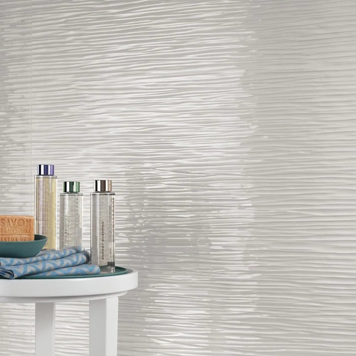 3D Wave White Glossy 40x80 - Pasta Bianca di Atlas Concorde - Prezzo solo €48.17! Compra ora su CEGO CERAMICHE