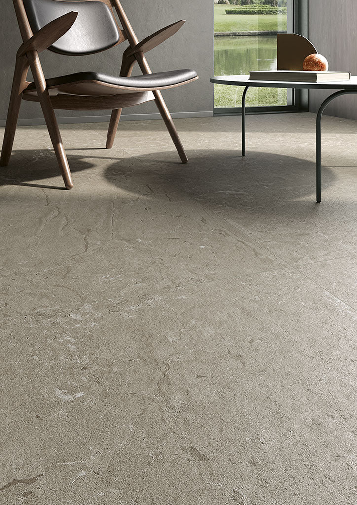 Mashup Dolomia Grigio Scuro 20,13x120,8 Naturale - Gres Porcellanato di Fioranese - Prezzo solo €45.95! Compra ora su CEGO CERAMICHE