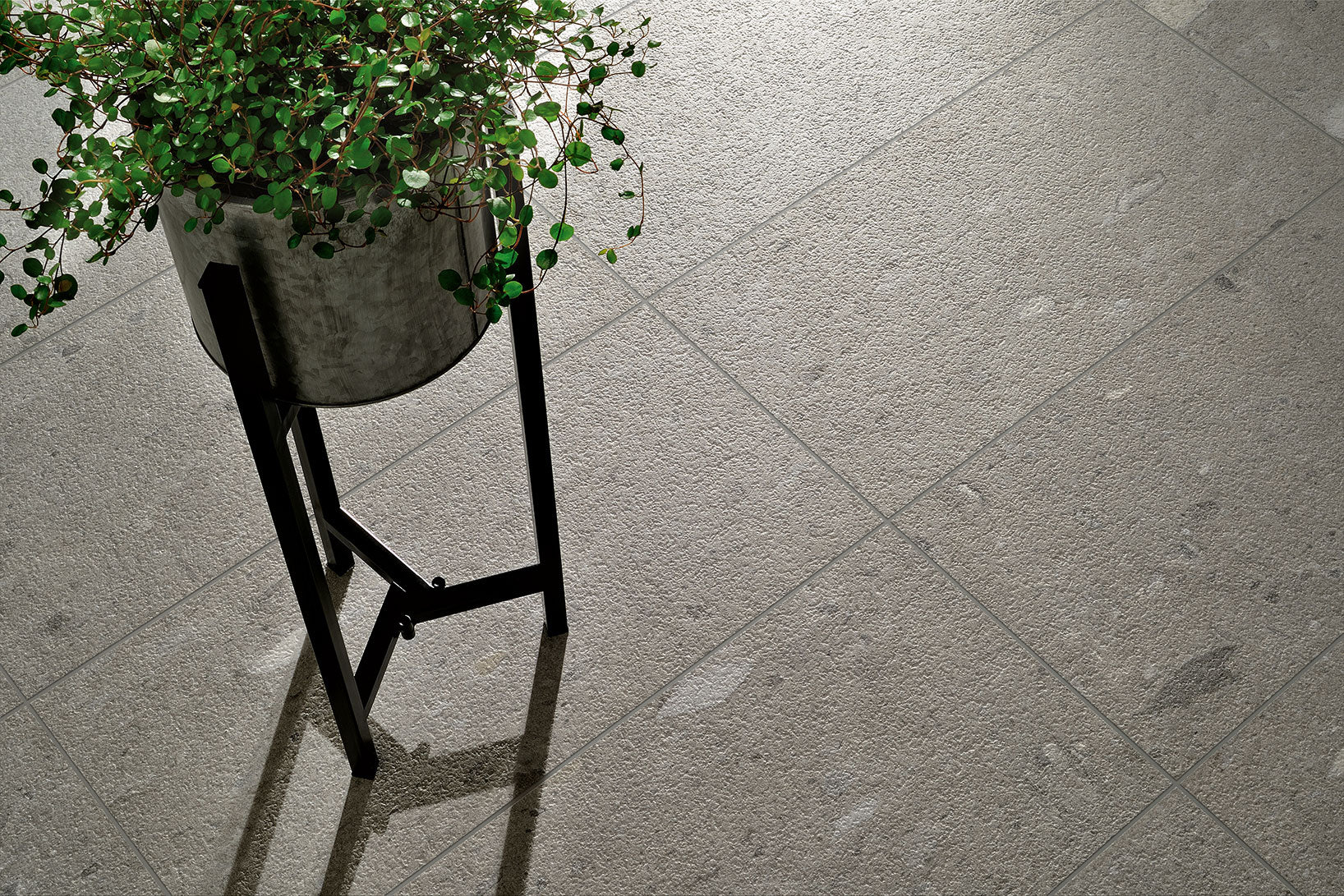 Moon Stone Dark Grey 30x60 Esterno - Gres Porcellanato di Coem Ceramiche - Prezzo solo €30! Compra ora su CEGO CERAMICHE