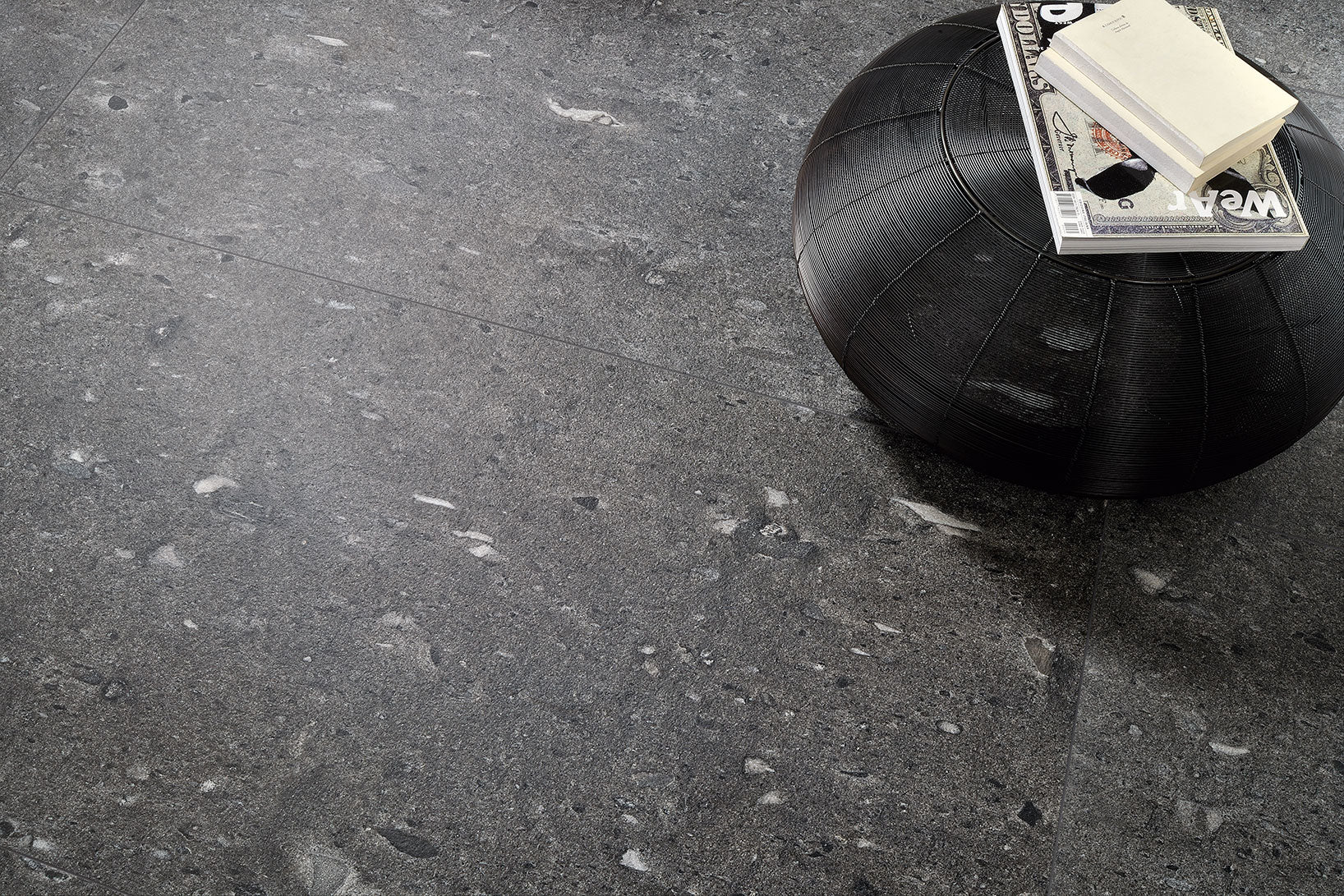 Moon Stone Black 75x149,7 Esterno - Gres Porcellanato di Coem Ceramiche - Prezzo solo €55! Compra ora su CEGO CERAMICHE