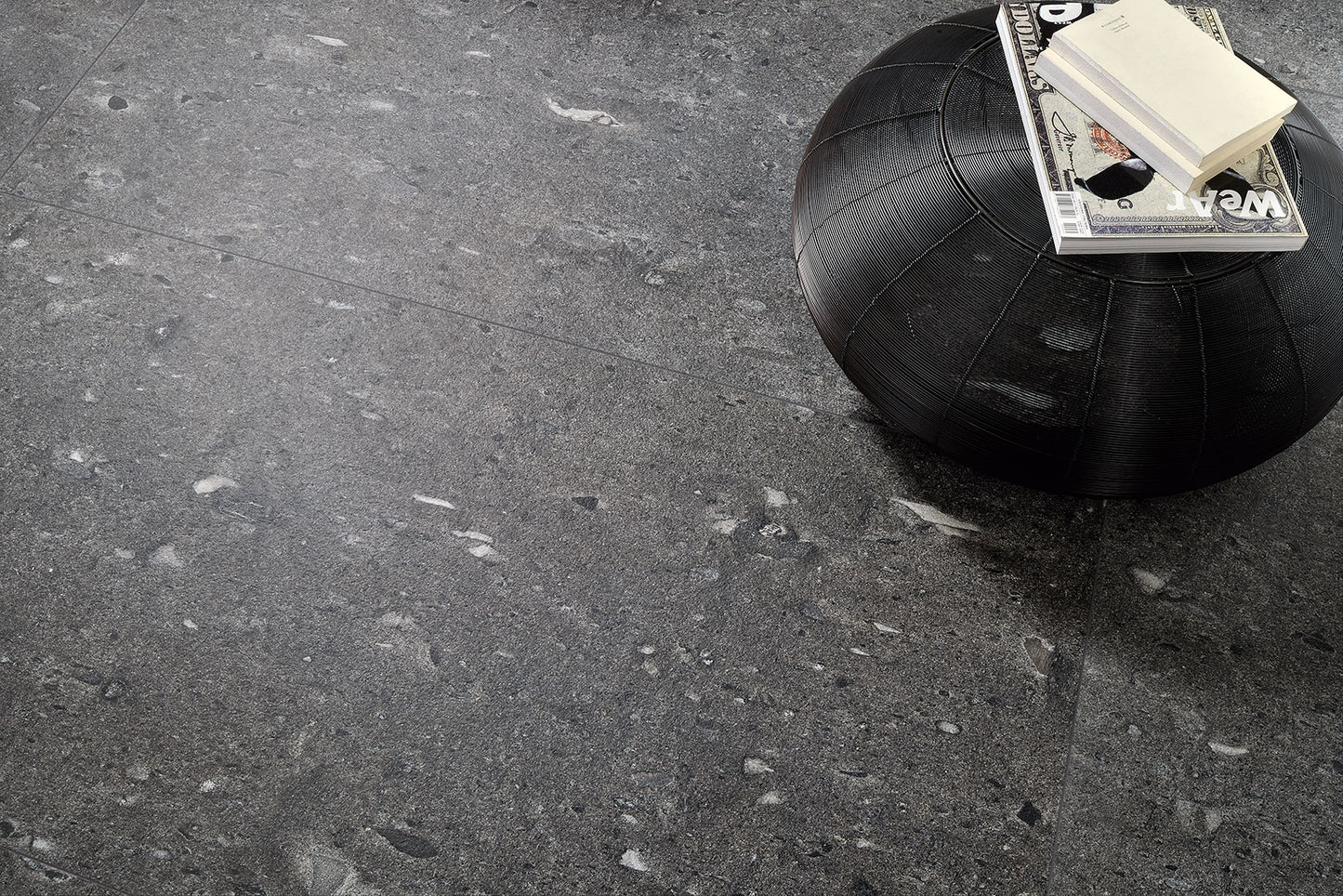 Moon Stone Black 75x149,7 Lucidato - Gres Porcellanato di Coem Ceramiche - Prezzo solo €59! Compra ora su CEGO CERAMICHE