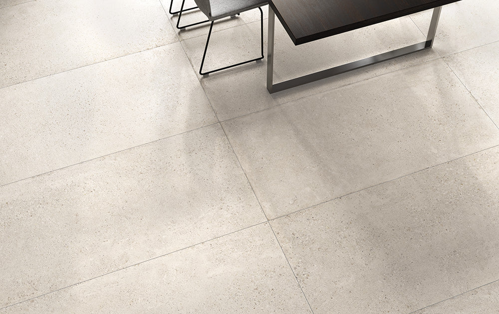 Konkrete Bianco 100x100 Grip OUTFIT2.0 - Gres Porcellanato di Castelvetro - Prezzo solo €49.96! Compra ora su CEGO CERAMICHE