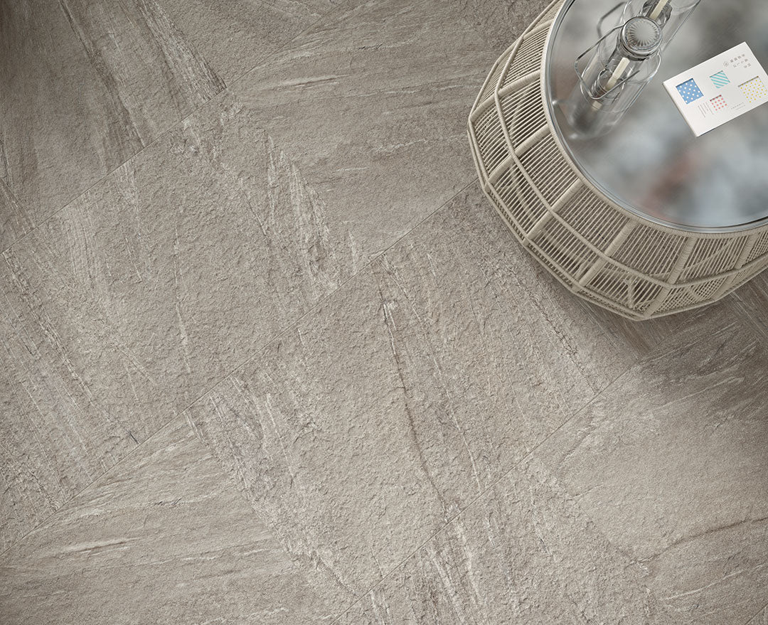 Wals Grigio 60x60 Grip OUTFIT2.0 - Gres Porcellanato di Castelvetro - Prezzo solo €24.55! Compra ora su CEGO CERAMICHE