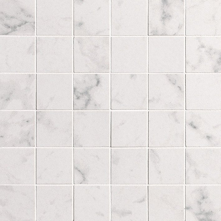 Roma Stone Carrara Delicato Macromosaico 30x30 Satin - Gres Porcellanato di Fap Ceramiche - Prezzo solo €76! Compra ora su CEGO CERAMICHE