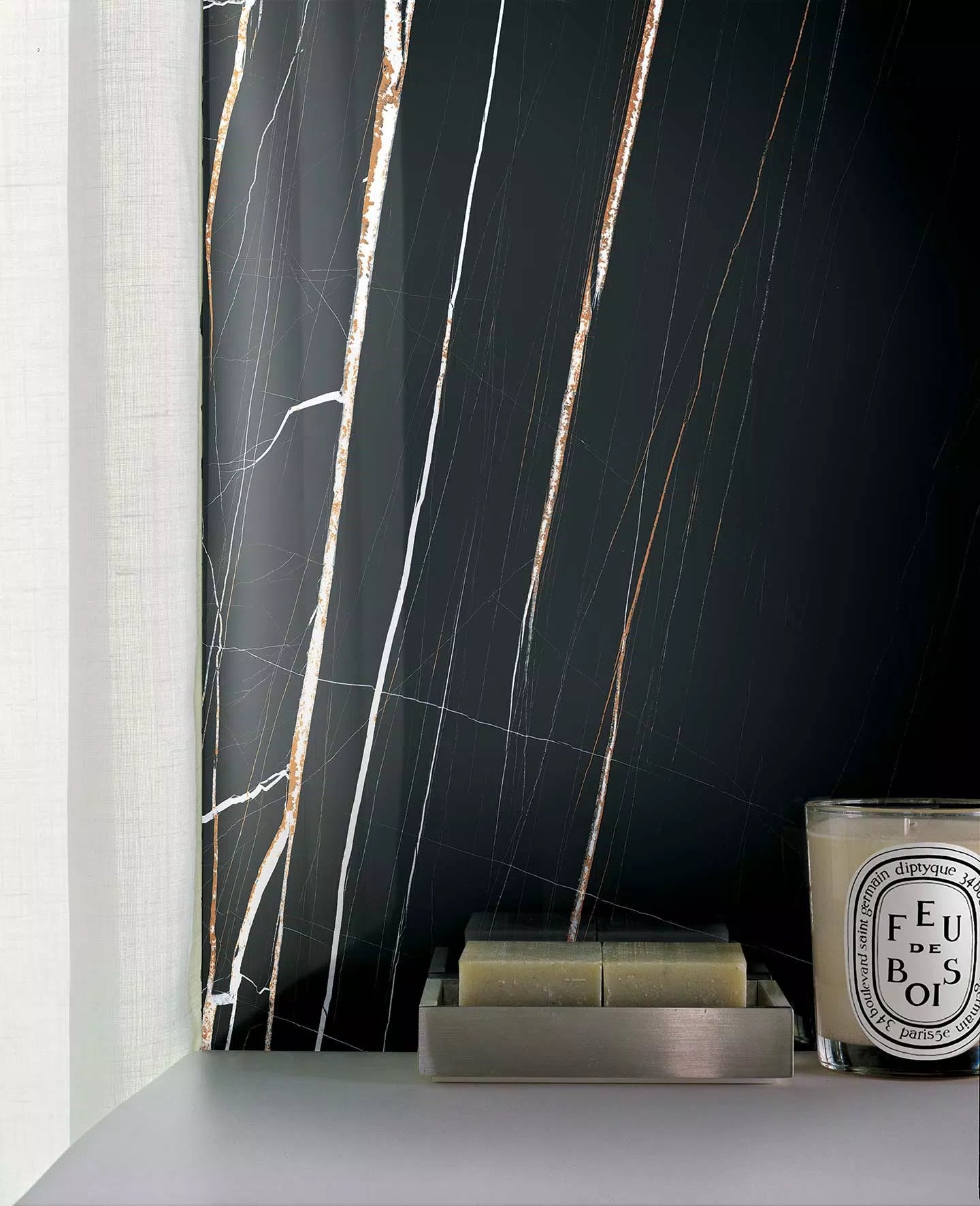 Stones&More Stone Sahara Noir 60x120 glossy - Gres Porcellanato di Florim - Prezzo solo €94! Compra ora su CEGO CERAMICHE