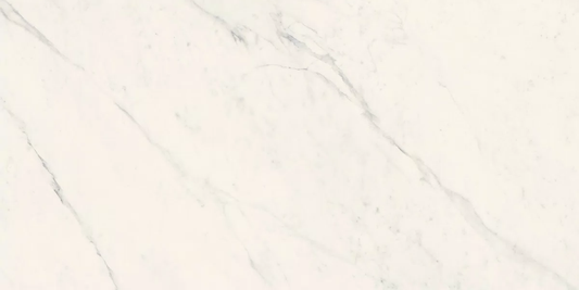 Gardenia&Ariana La Marmoteca Sahara White - superficie orizzontale di riferimento condivisa tra formati